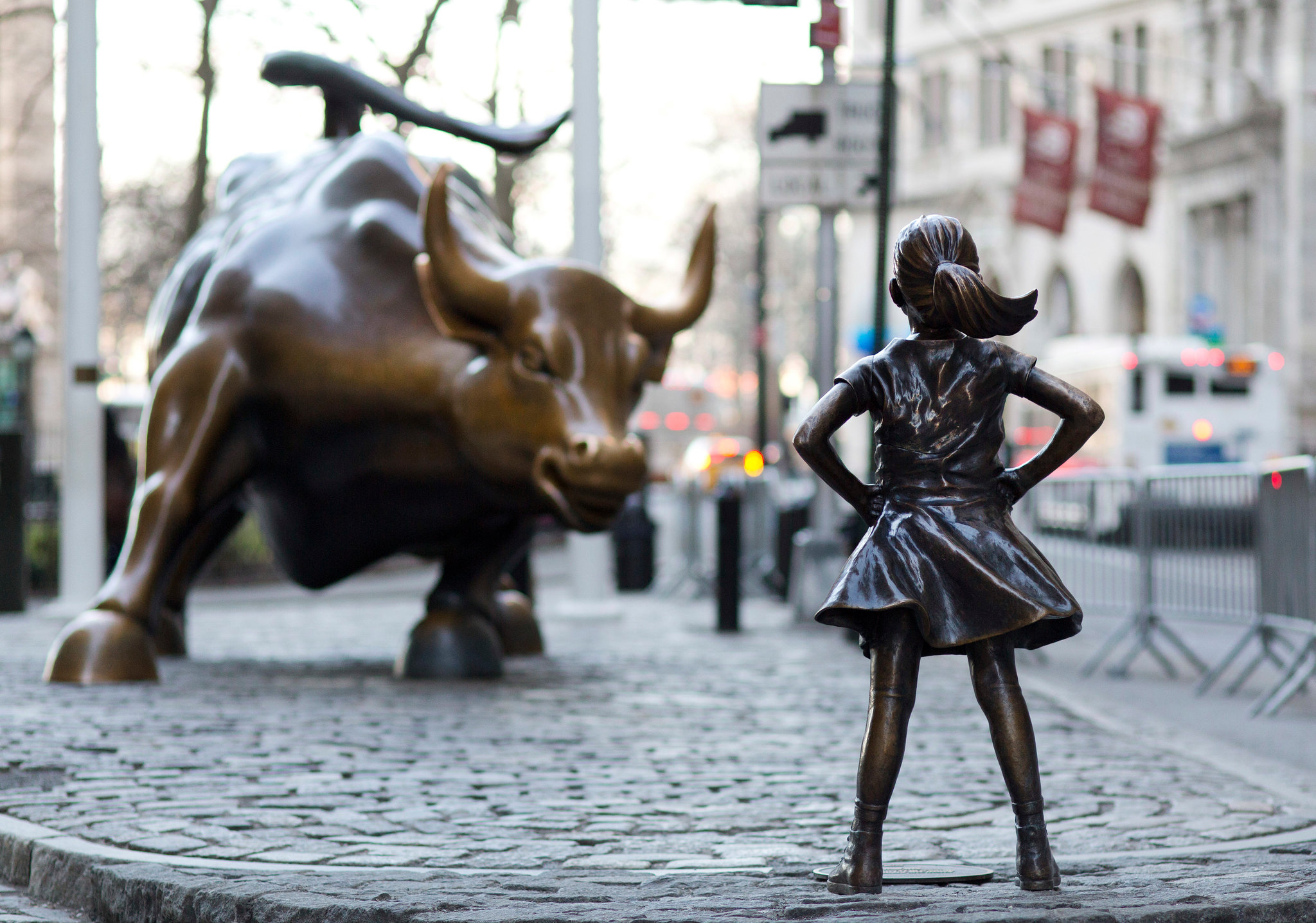 The fearless girl statue, in New York